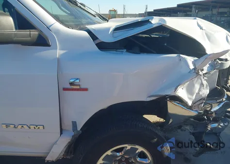 2022 Ram 2500 Tradesman 4X4 6'4 Box z USA, uszkodzony, nr VIN 3C6UR5CL4NG367794